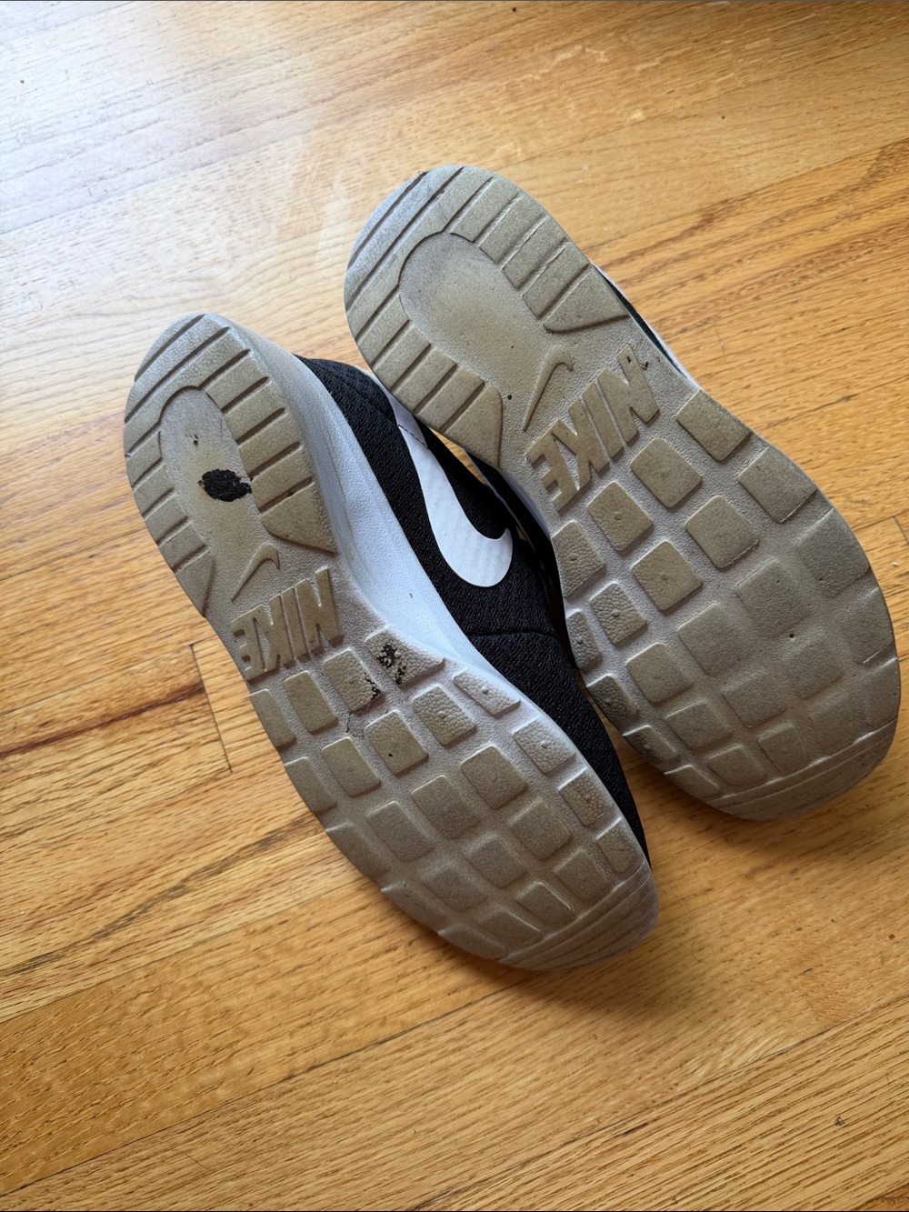 Nike Black and White Breathable Mesh Running Shoes women’s size 8 - Picture 4 of 4